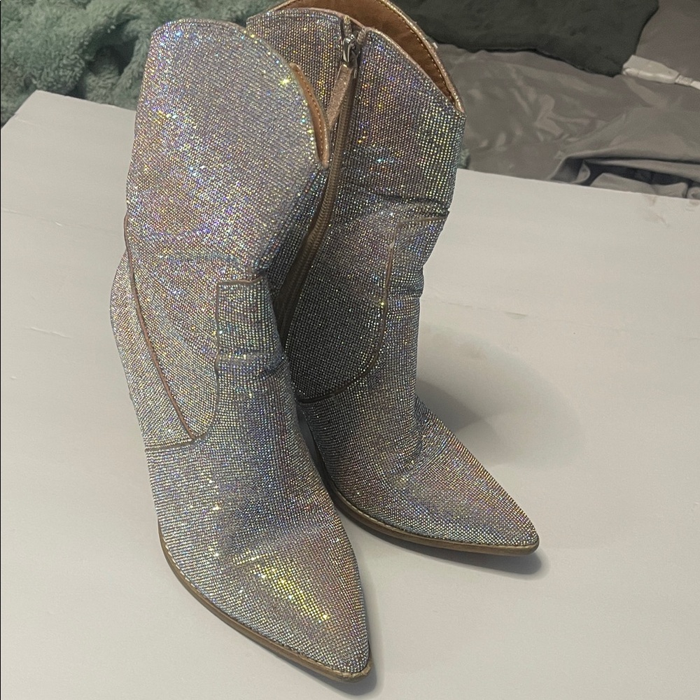 So Fun! Sparkling abs crystals on Women's cowboy Boots -size 8.5